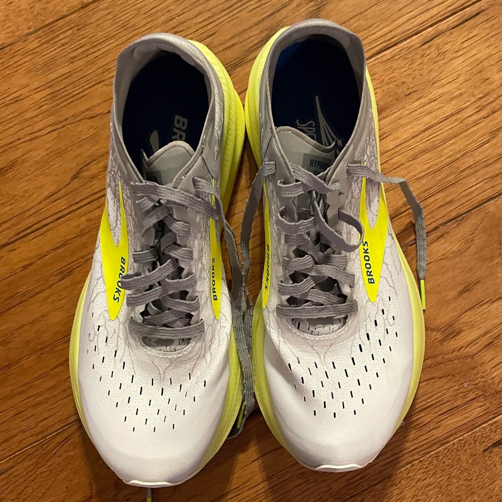 ALMOST NEW!! Brooks Hyperion Elite 2